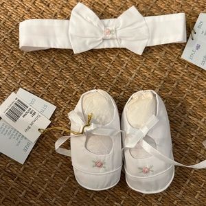 NWT. Feltman Brothers girls Booties and Headpiece.